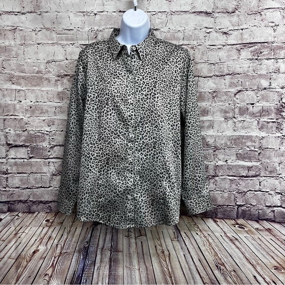 Chico’s 2 Cool Max Gray Leopard Print Button Long Sleeve Shirt 12/14 - Picture 1 of 9